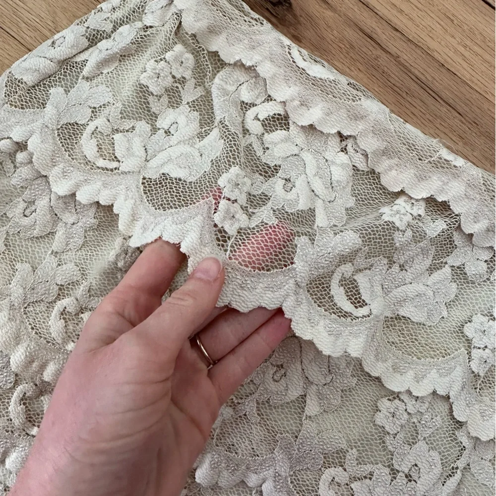 OLVI’s Lace Skirt